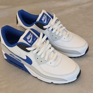 Brand New Men's Nike Air Max, White, Blue & Black. Size 10.5